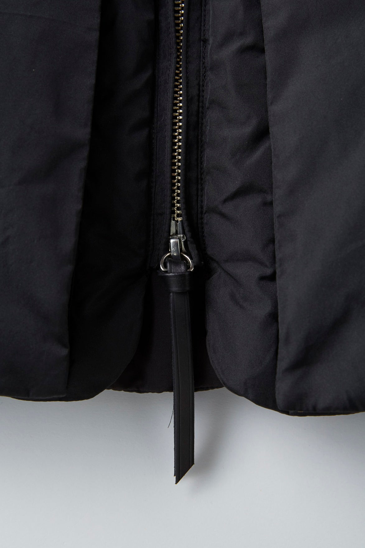 HIGH-COUNT SILK PUFF VEST - 252OJ-VT02