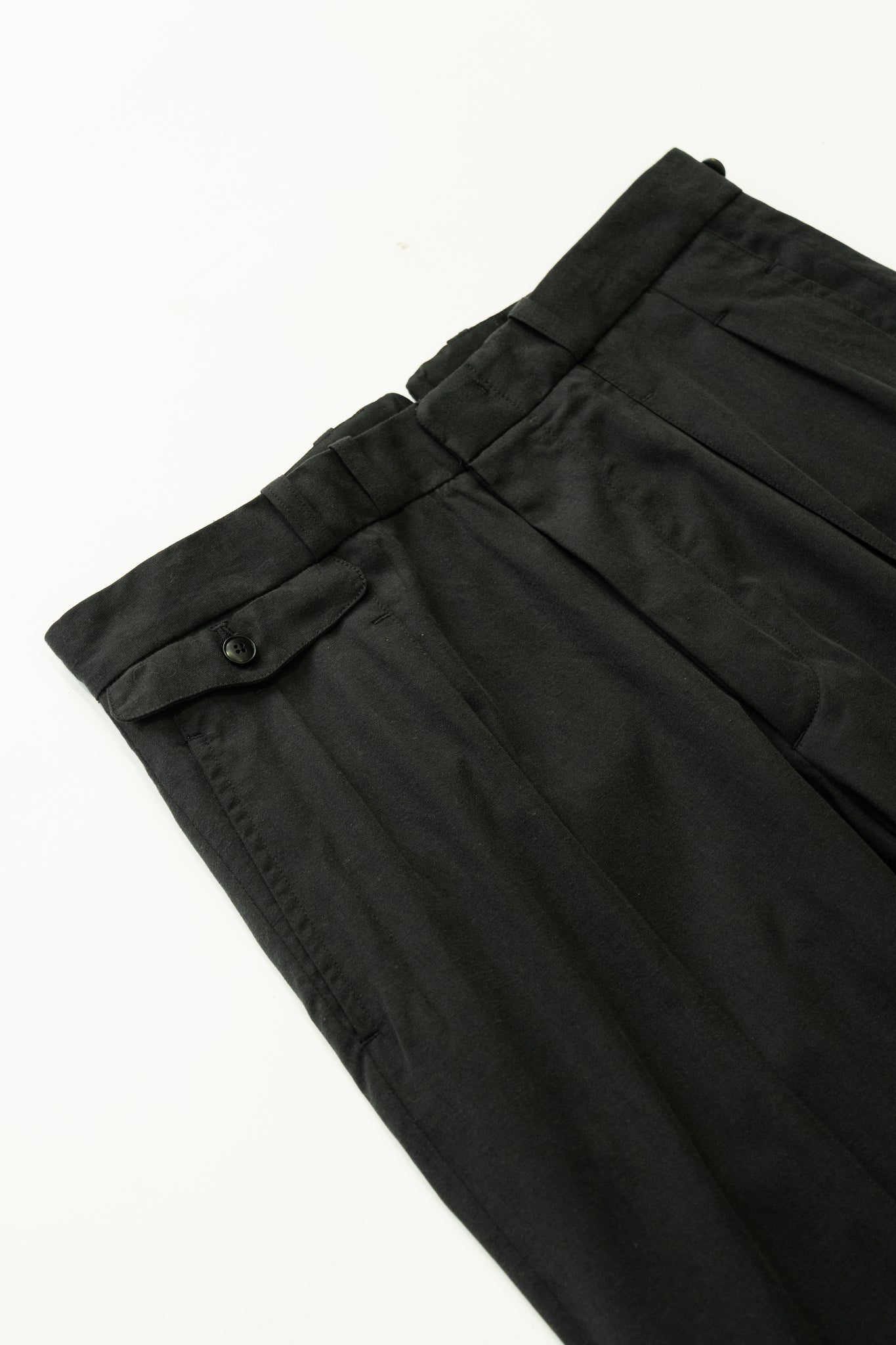 <SPOT>DOUBLE-PLEATED BUGS TROUSER - 241OJ-PT26