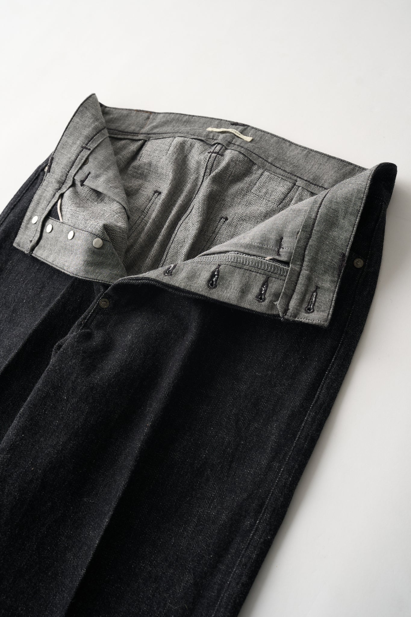 FLAT-BACK JEAN TROUSER