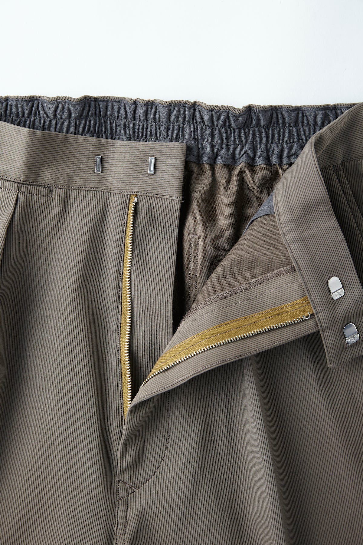 GATHERING-WAIST SPORTING TROUSER - 221OJ-PT11